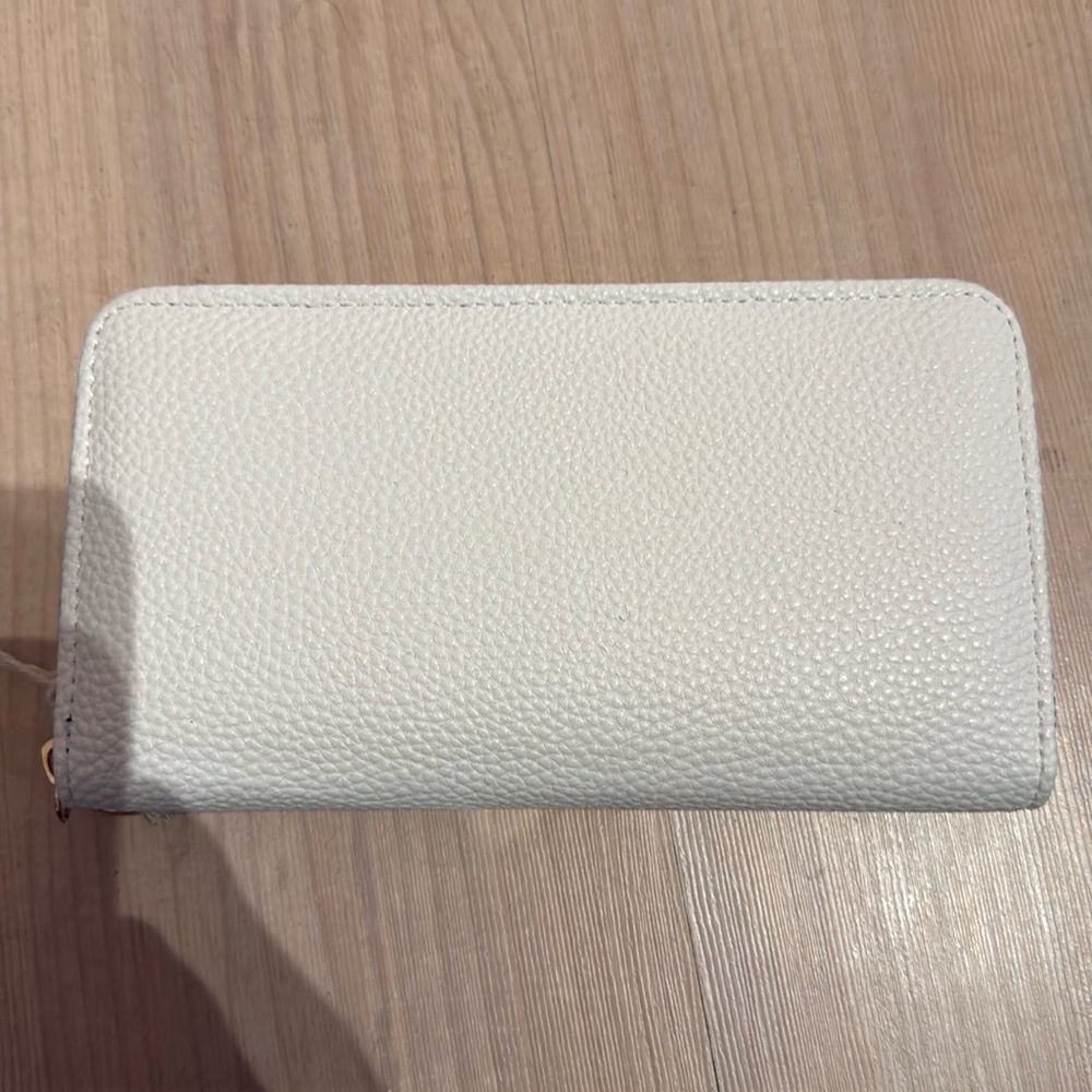 Cream wallet/wristlet